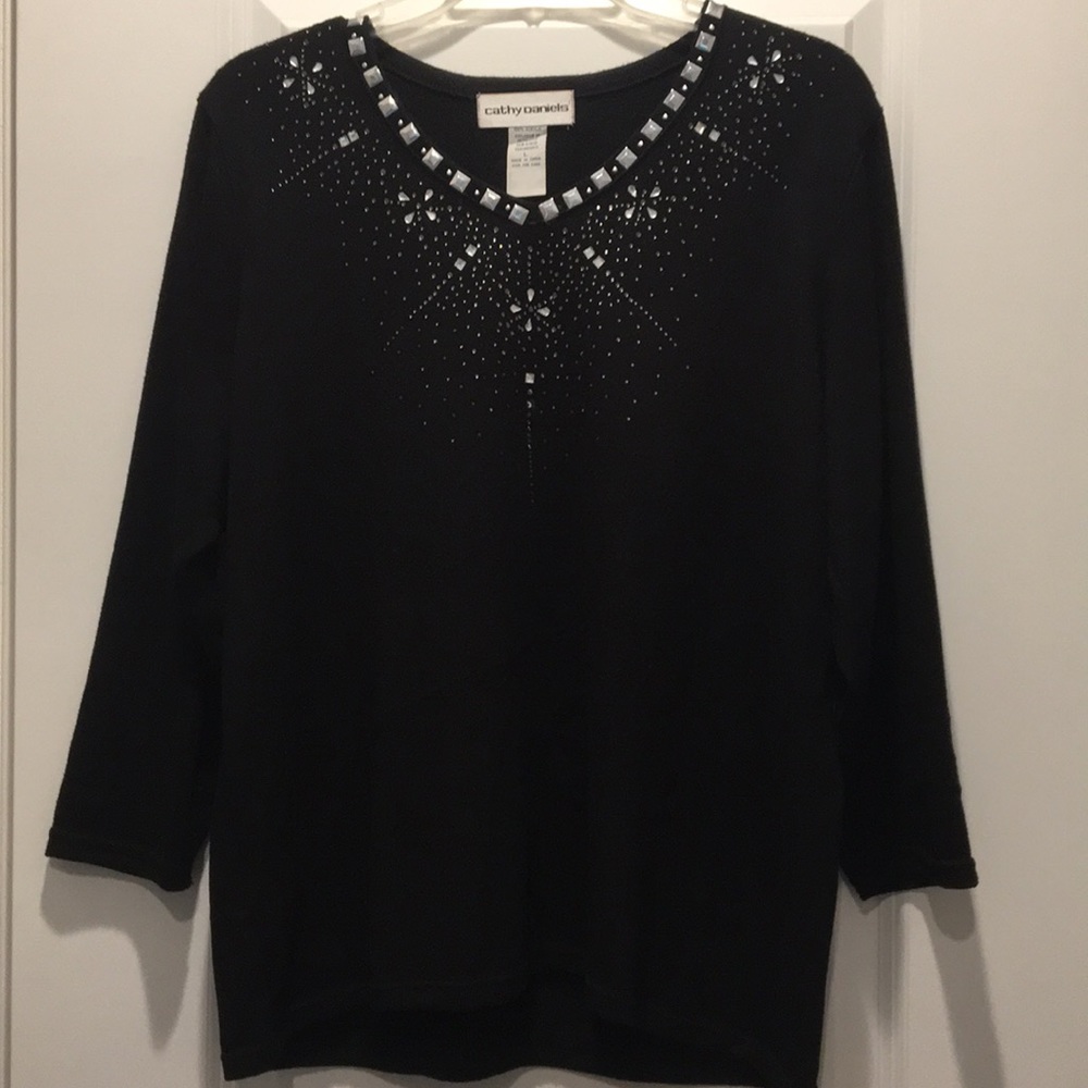 Cathy Daniels size L lightweight sweater